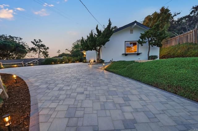 323 Glencrest Drive, Solana Beach, CA 92075