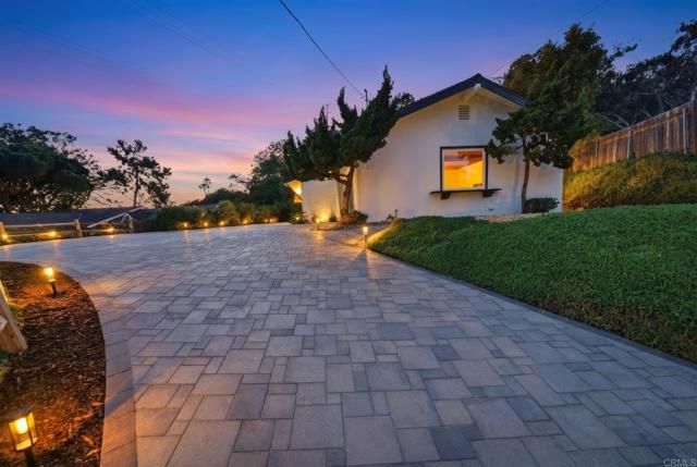 323 Glencrest Drive, Solana Beach, CA 92075