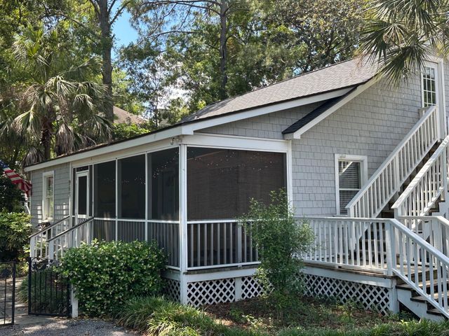 960 Mccants Drive, Mount Pleasant, SC 29464