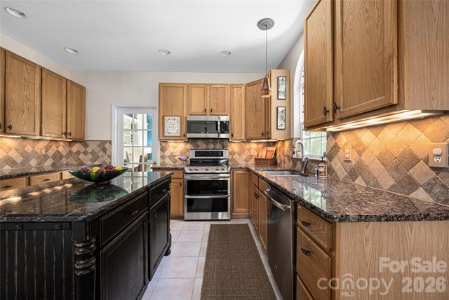 211 Alnwick Lane, Waxhaw, NC 28173