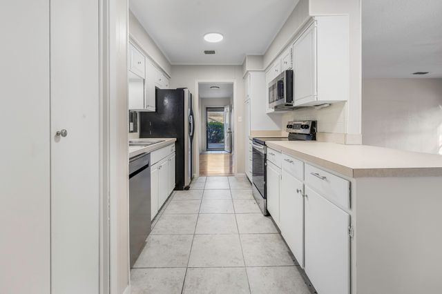 1002 W Wrights Avenue, Comanche, TX 76442