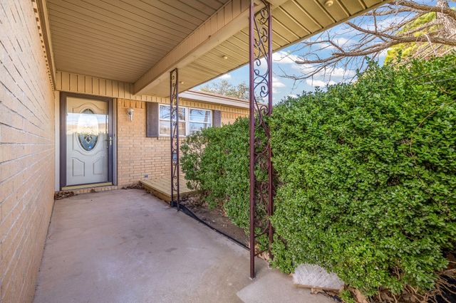 1002 W Wrights Avenue, Comanche, TX 76442