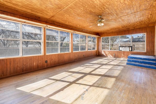 1002 W Wrights Avenue, Comanche, TX 76442