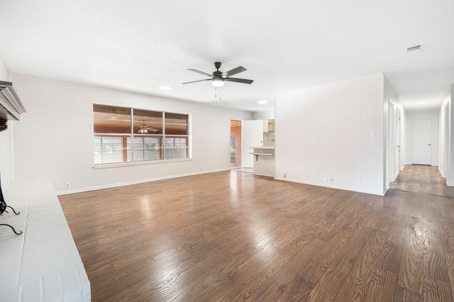 1002 W Wrights Avenue, Comanche, TX 76442