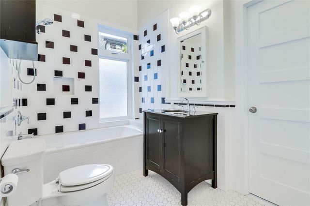 609 W 35th ST, Austin, TX 78705