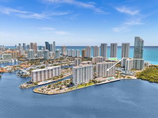 300 Bayview Dr 902, Sunny Isles Beach, FL 33160