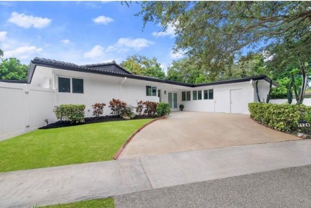 1124 Yale Drive, Hollywood, FL 33021