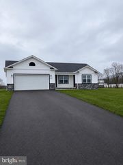8623 REGAL DR, Mercersburg, PA 17236