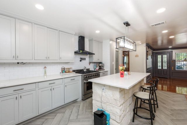 266 W Riverwood Drive, Houston, TX 77076