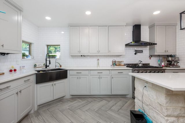 266 W Riverwood Drive, Houston, TX 77076