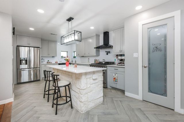 266 W Riverwood Drive, Houston, TX 77076