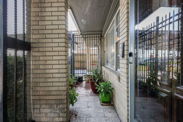 266 W Riverwood Drive, Houston, TX 77076