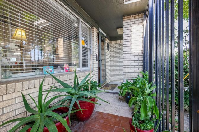 266 W Riverwood Drive, Houston, TX 77076