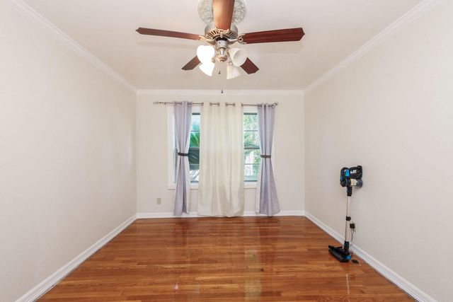 266 W Riverwood Drive, Houston, TX 77076