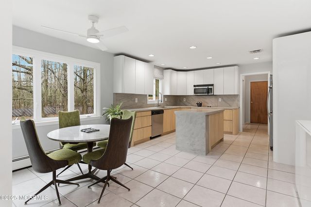 5 Washington Avenue, Morganville, NJ 07751