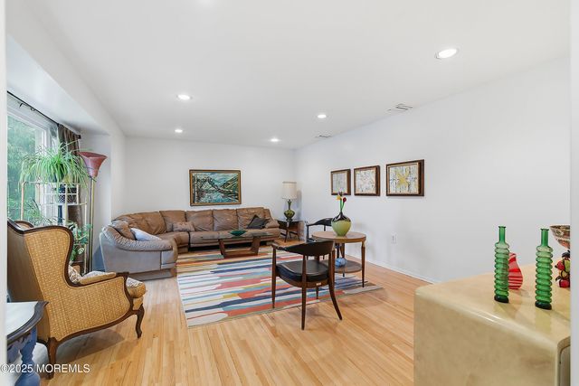 5 Washington Avenue, Morganville, NJ 07751