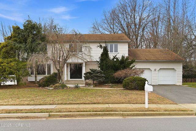 5 Washington Avenue, Morganville, NJ 07751