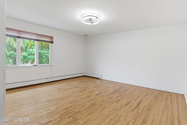 5 Washington Avenue, Morganville, NJ 07751