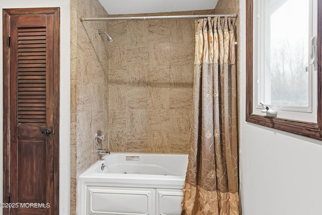 5 Washington Avenue, Morganville, NJ 07751