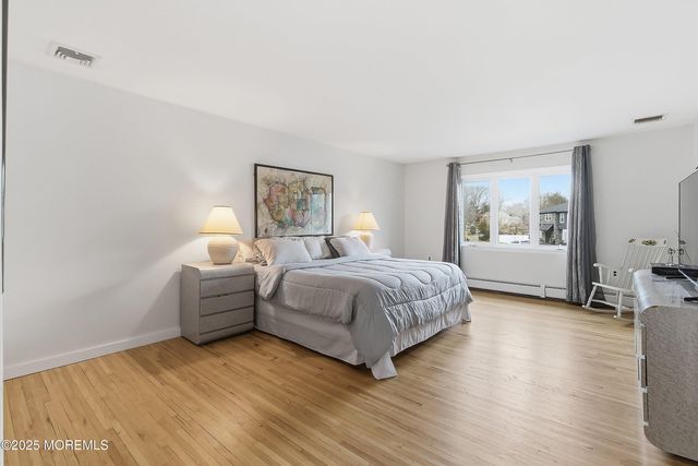 5 Washington Avenue, Morganville, NJ 07751