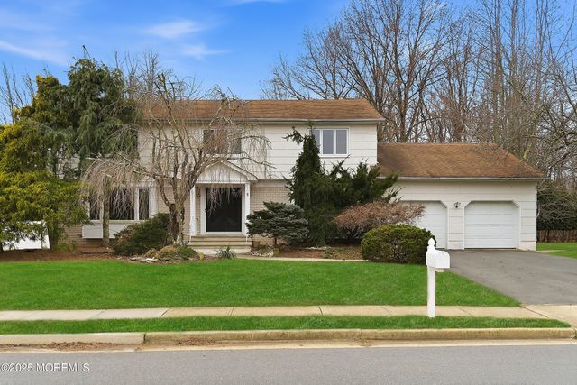 5 Washington Avenue, Morganville, NJ 07751