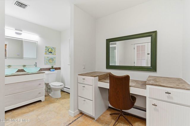 5 Washington Avenue, Morganville, NJ 07751