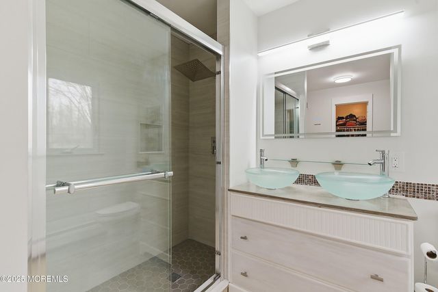 5 Washington Avenue, Morganville, NJ 07751