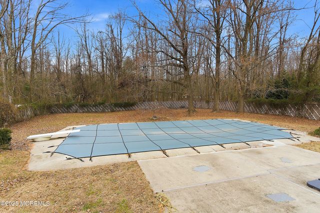 5 Washington Avenue, Morganville, NJ 07751