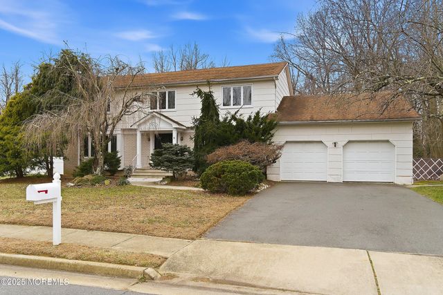 5 Washington Avenue, Morganville, NJ 07751