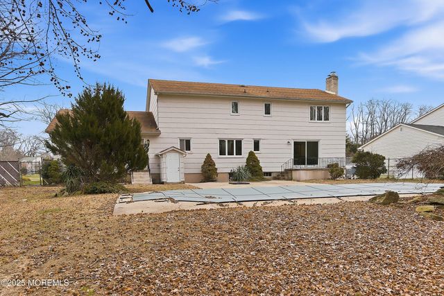 5 Washington Avenue, Morganville, NJ 07751