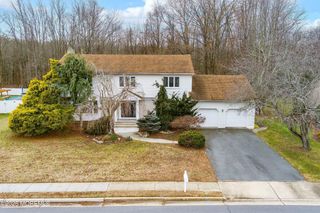 5 Washington Avenue, Morganville, NJ 07751