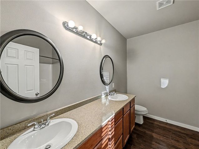 860 & 862 Oakwood Court, Centerton, AR 72719