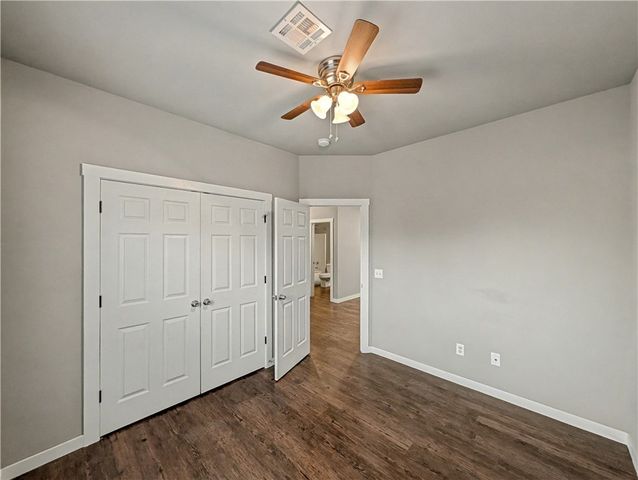 860 & 862 Oakwood Court, Centerton, AR 72719