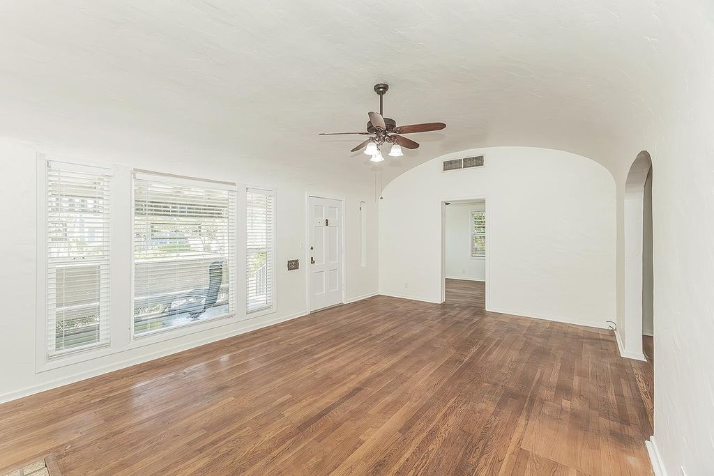 Image 10 of property listing at 2030 N Wilson Avenue, Fresno, CA 93704