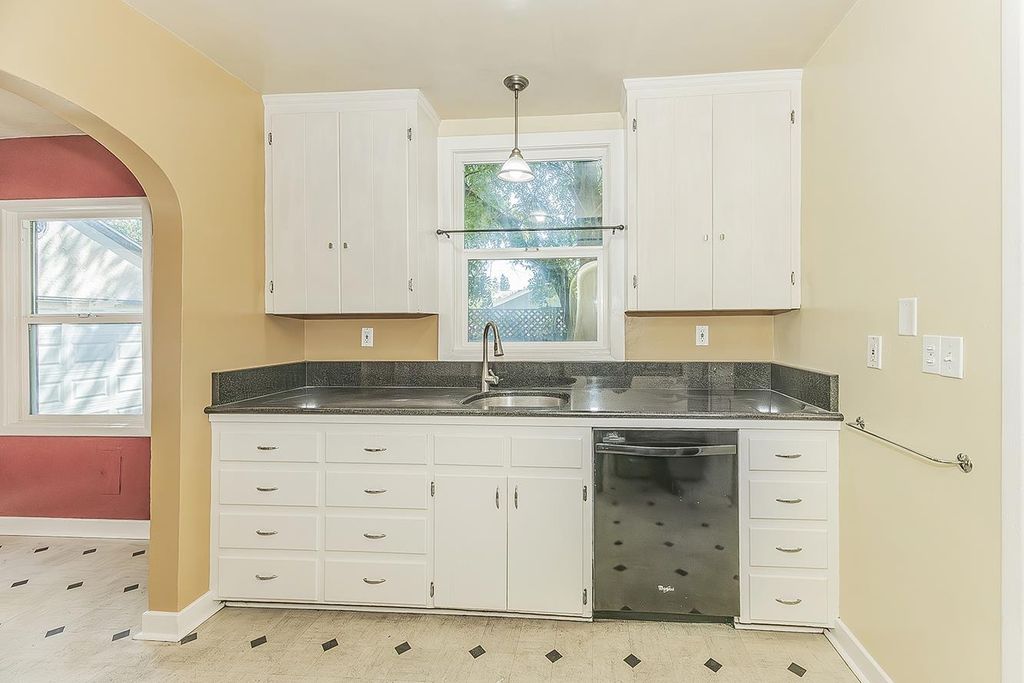 Image 14 of property listing at 2030 N Wilson Avenue, Fresno, CA 93704