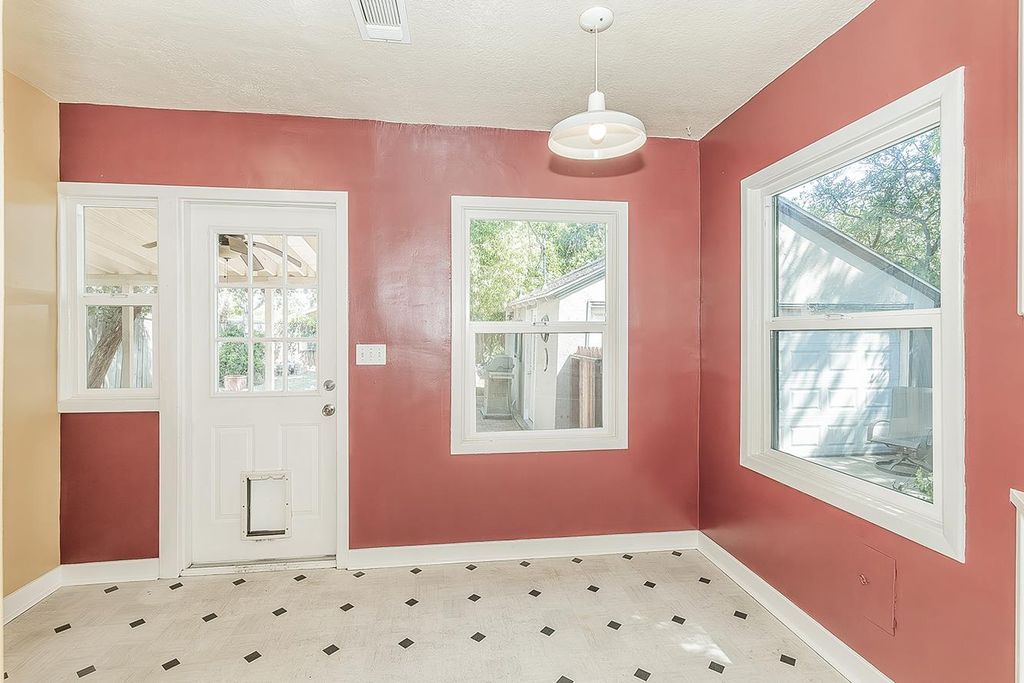 Image 18 of property listing at 2030 N Wilson Avenue, Fresno, CA 93704