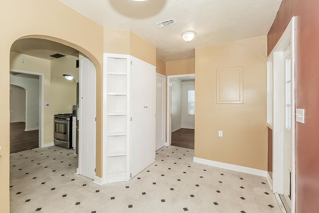 Image 21 of property listing at 2030 N Wilson Avenue, Fresno, CA 93704