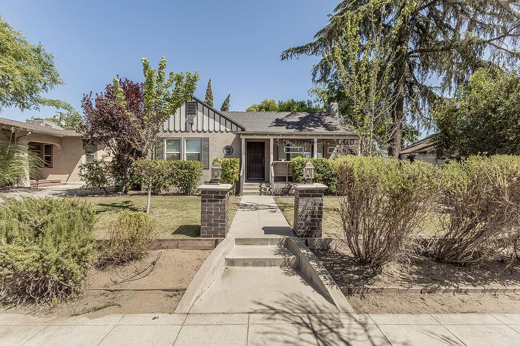 Image 3 of property listing at 2030 N Wilson Avenue, Fresno, CA 93704