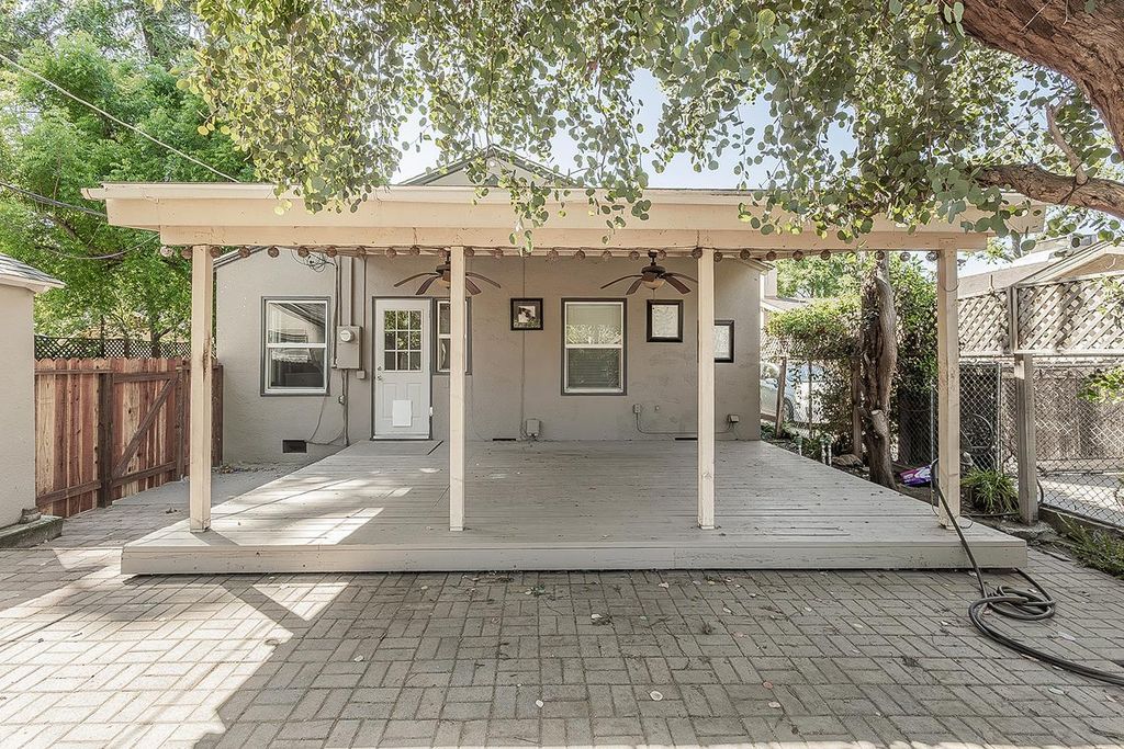 Image 41 of property listing at 2030 N Wilson Avenue, Fresno, CA 93704