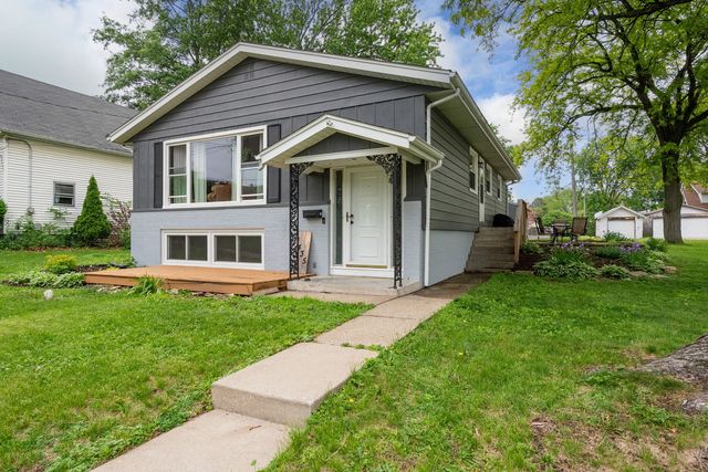 1435 26th Avenue, Moline, IL 61265