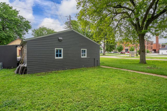 1435 26th Avenue, Moline, IL 61265