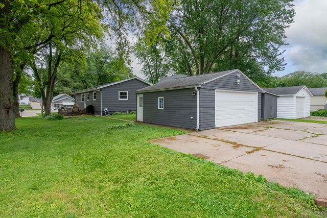 1435 26th Avenue, Moline, IL 61265