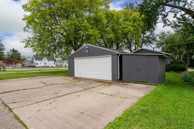 1435 26th Avenue, Moline, IL 61265