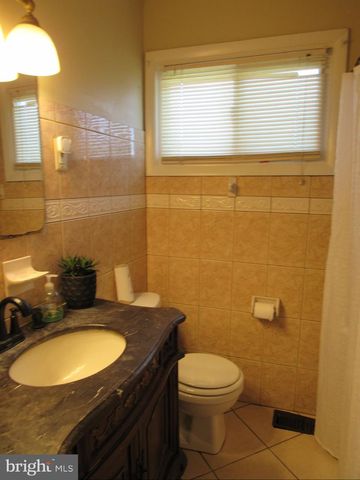 906 SPENCER DR, Croydon, PA 19021