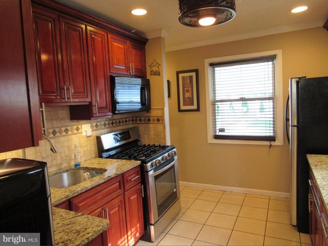 906 SPENCER DR, Croydon, PA 19021