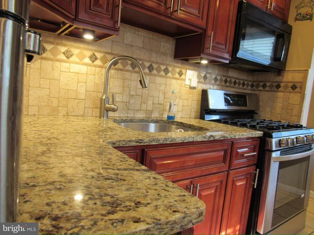 906 SPENCER DR, Croydon, PA 19021