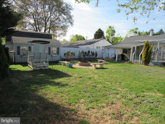 906 SPENCER DR, Croydon, PA 19021