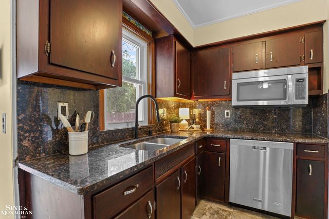 16532 Rosemary Street, Fraser, MI 48026