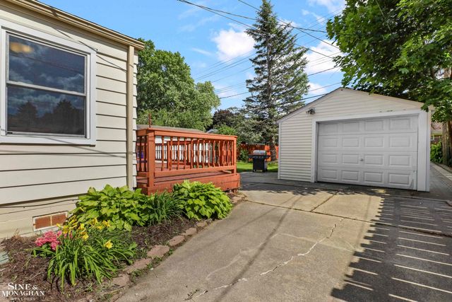 16532 Rosemary Street, Fraser, MI 48026