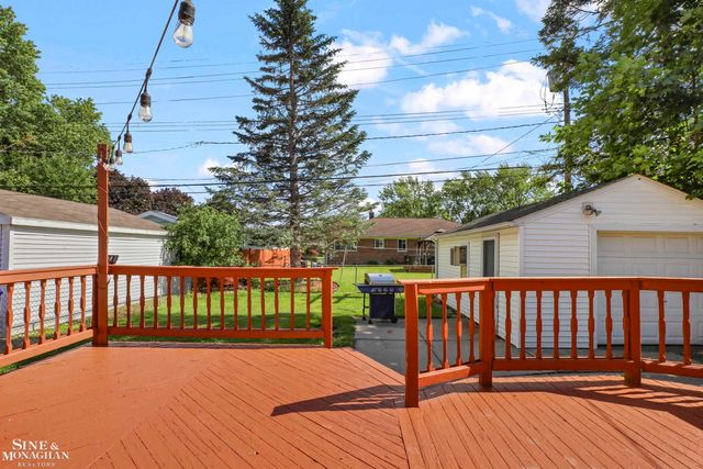 16532 Rosemary Street, Fraser, MI 48026
